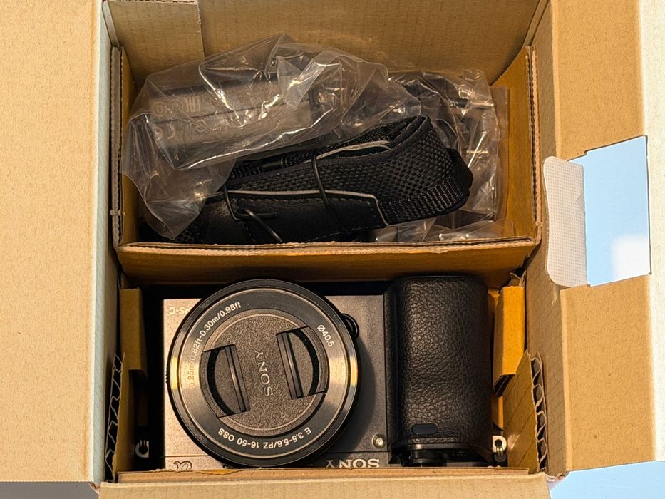 Aparat mirrorless Sony a6000 Kit complet 16-50mm 27626 cadre