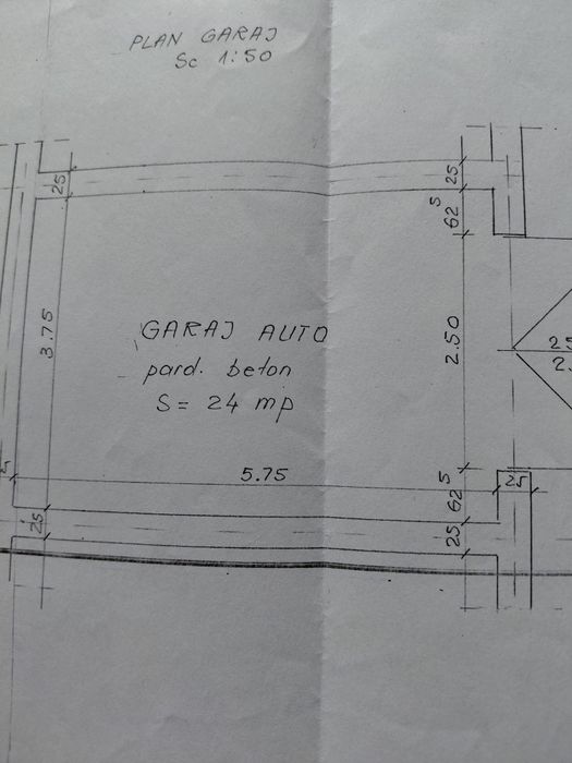 Vând Garaj auto din cărămidă proprietate pers.Suprafață teren 20,4 m.p