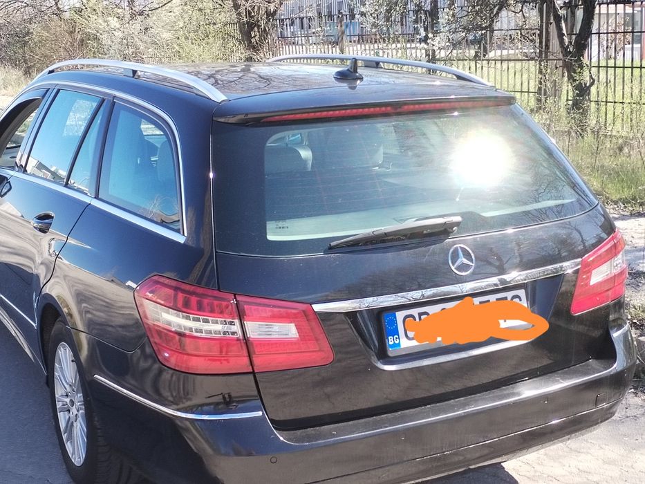 Продавам Мерцедес 212 Е 250 бензин комби 2010г.