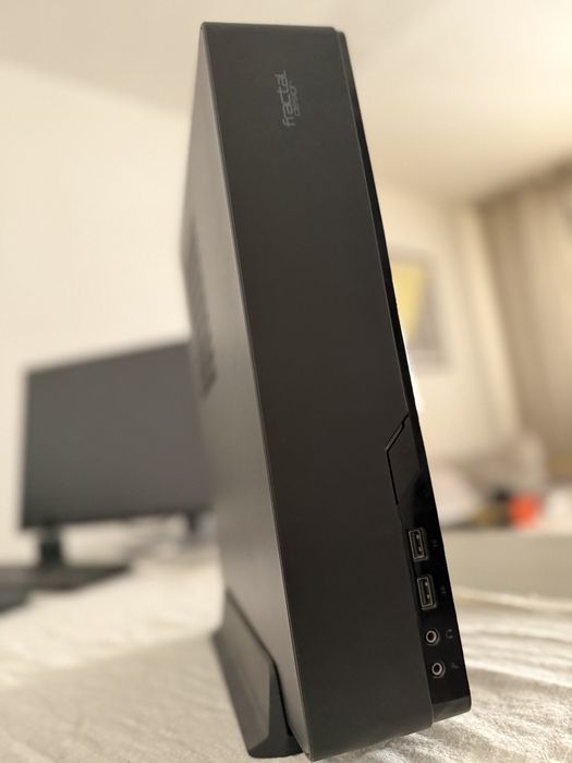 Carcasa Fractal Design Node 202