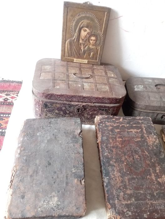 Qadimiy buyumlar va kitoblar hammasi optom sotiladi narxi kelishamiz