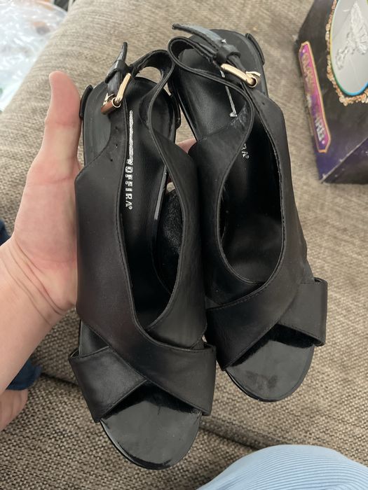 Босоножки 35 размера 2500 тг