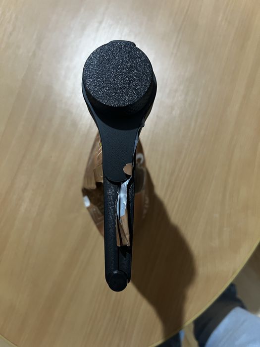 Sistem clips reutilizabil pentru pungi de cafea cu dop