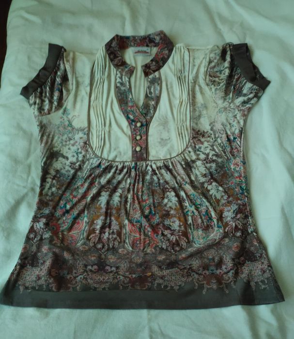 Продаются платья, юбки и красивая блузка