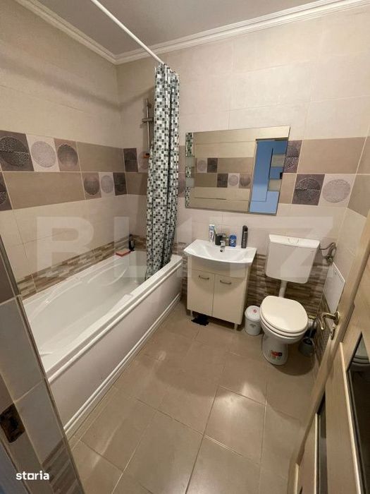 Apartament cu 3 camere, semidecomandat, mobilat si utilat, parcare, zo