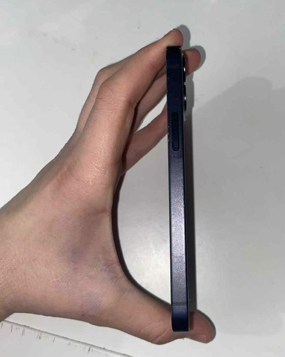 iPhone 12 mini почти чисто нов ползван е 2месеца