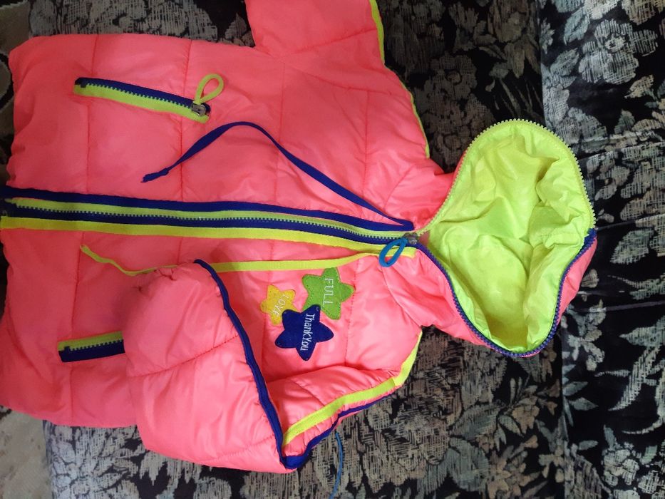 Продам курточку на девочку 4-5 лет