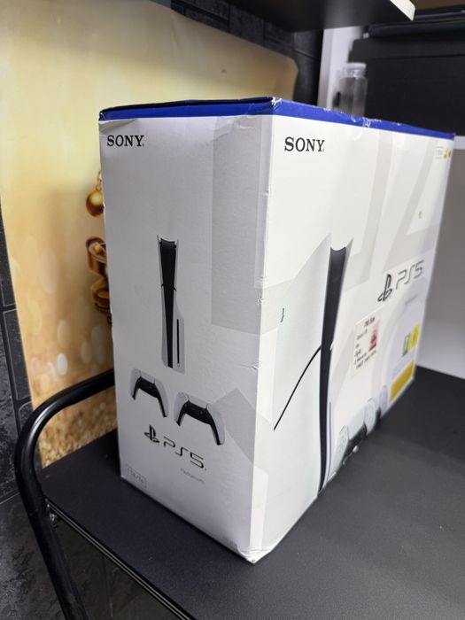 Ps5 slim 1 TB 2 manete sigilat Kingamanet