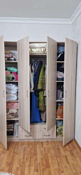 Продам шкаф 4-х дверный