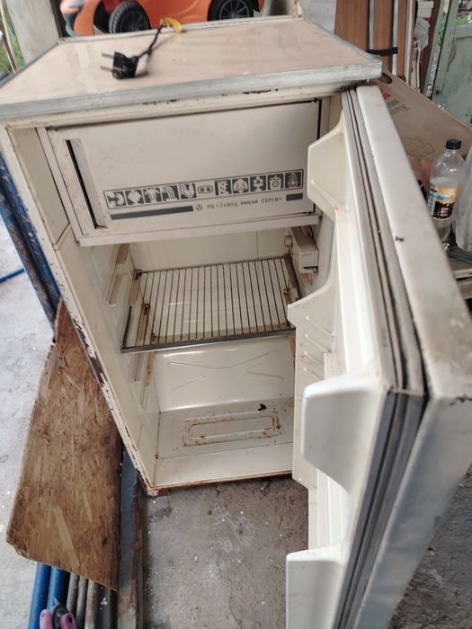 Бытовые приборы. Холодильник