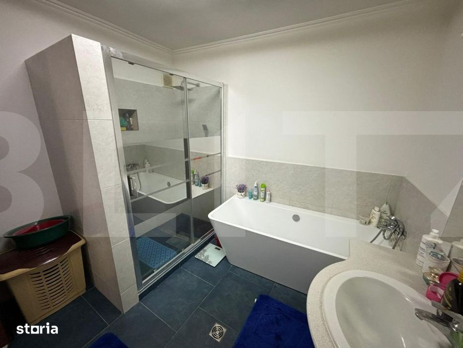 Casa moderna, cu sauna, 7 camere, pompa de caldura si panouri fotovolt