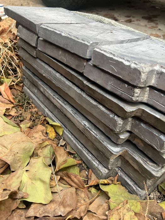 Свинец в слитках