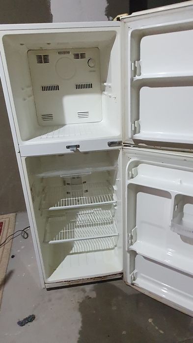 Xolodilnik sotiladi srochna