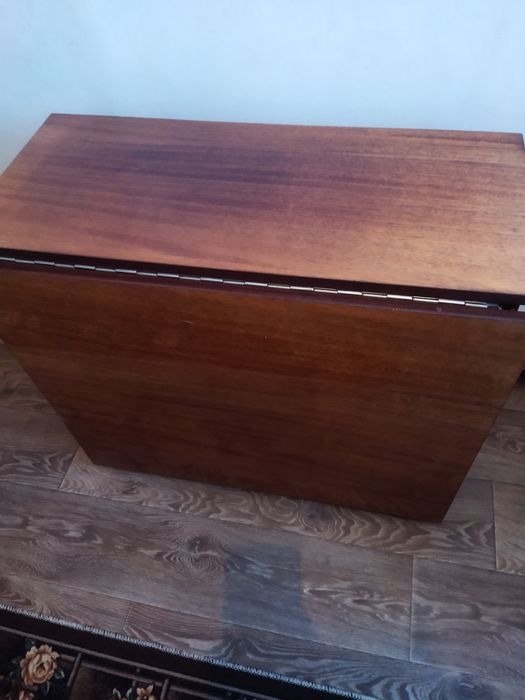 Продается стол книжка