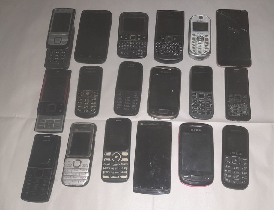 Телефоны на запчасти либо восстановление