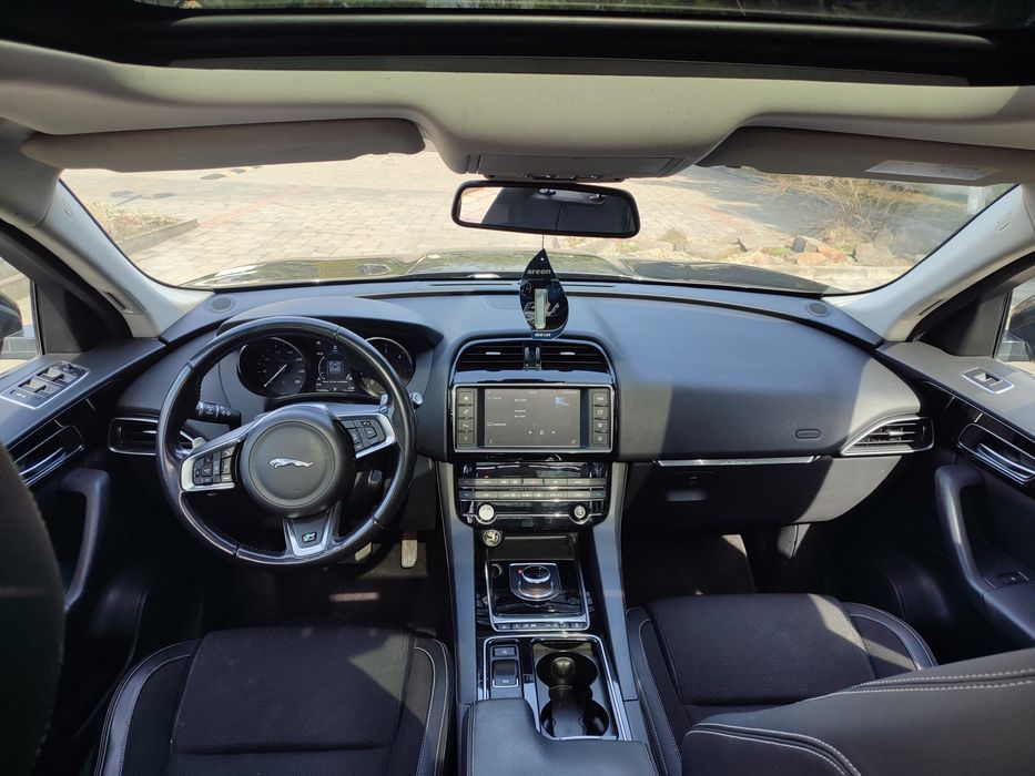 Vand Jaguar F-Pace , R-line