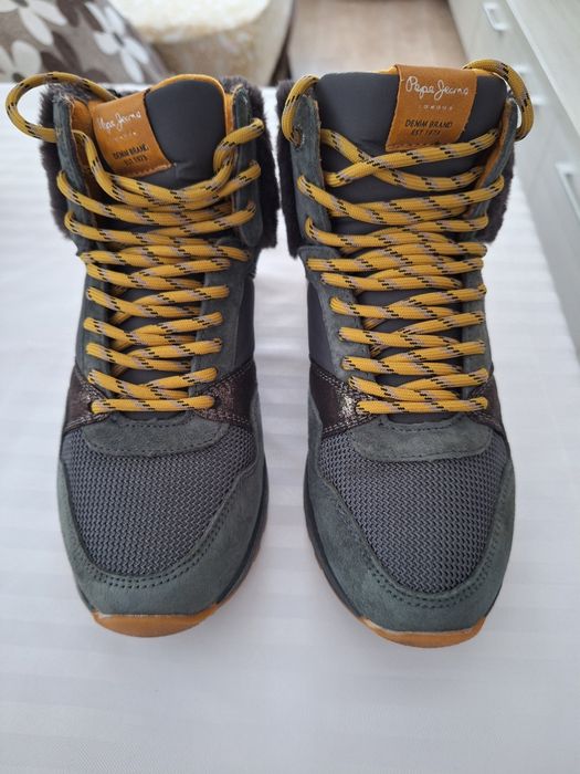 Ghete dama,  mărimea 36 + cadou o rochie ocazie.