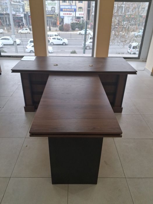 Yangi Ofis mebellari
Bir dona ofis stoli va shkaf — holat