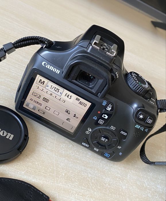 Продам фотоаппарат Canon 1100D