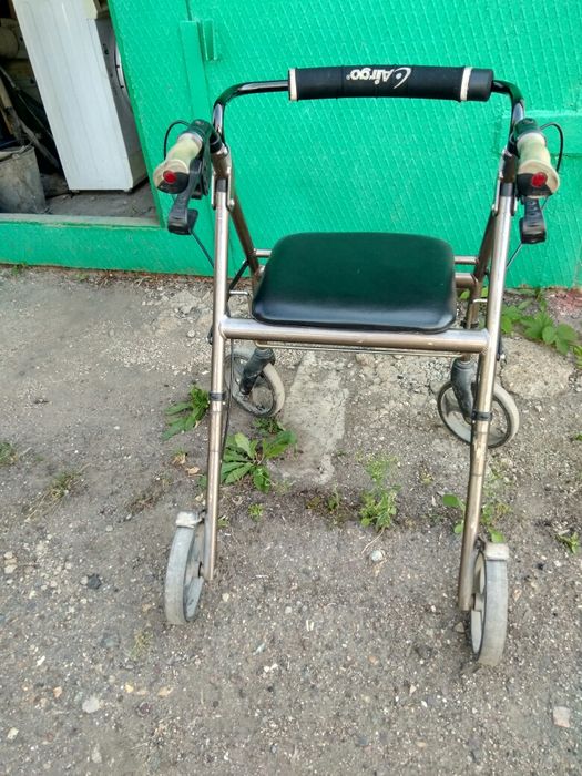 Коляска для реабилитации