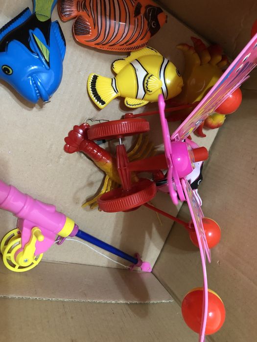 Продаются игрушки.