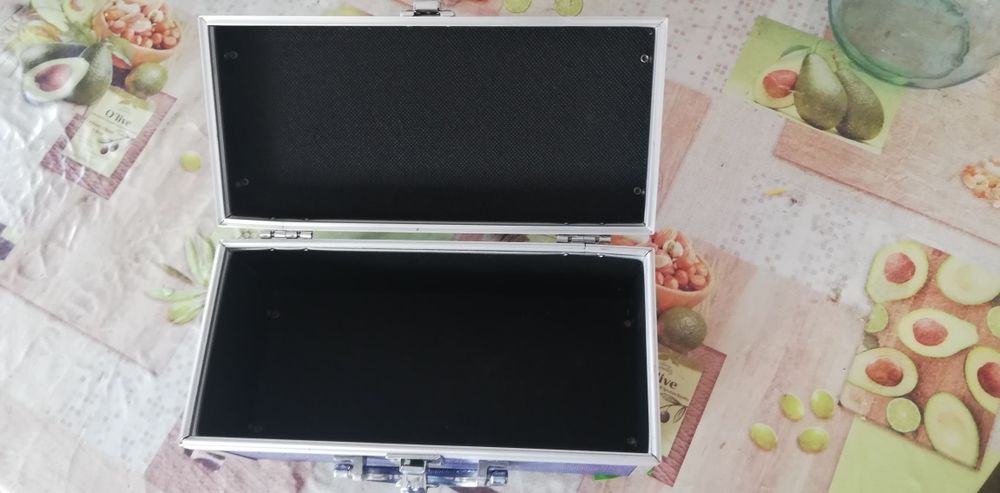 Продам маленький кейс 22см *12см *12см.0