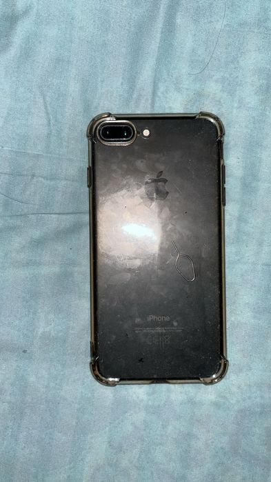 Айфон 7+ продам.