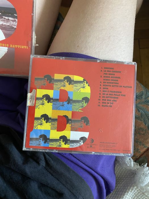 se vinde urgent dvd uri ,de muzica sau de filme