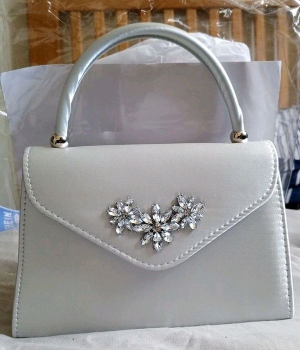 Нова сребърна чанта