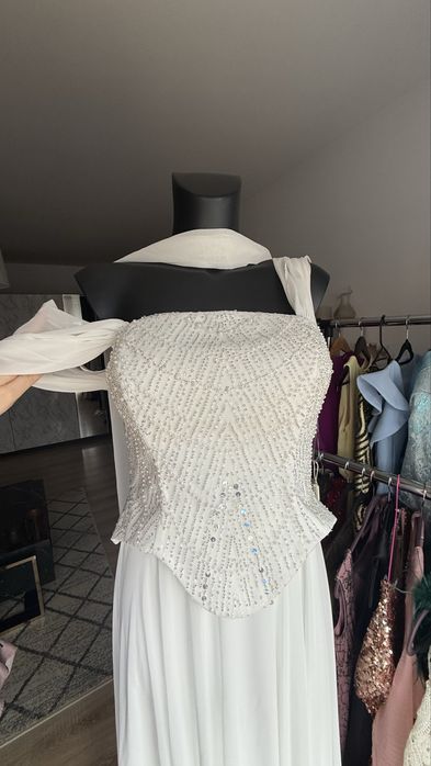 Rochie alba pe corset