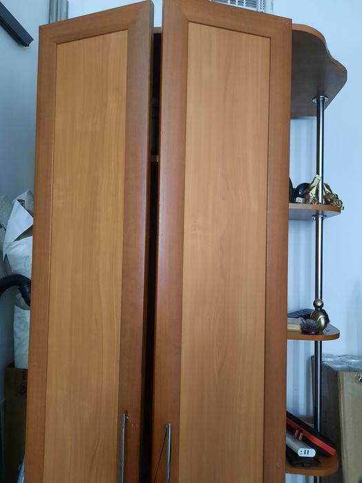 Продам шкаф плательный