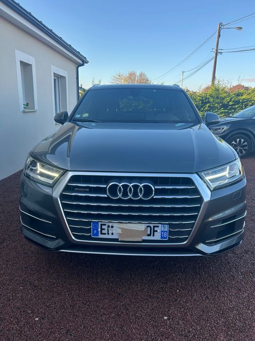 Vând Audi Q7 2017