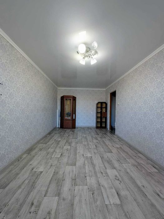 продается 2 комн кв р-н Строитель