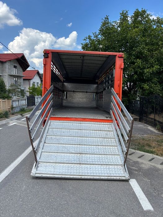 Vând camion transport animale vii