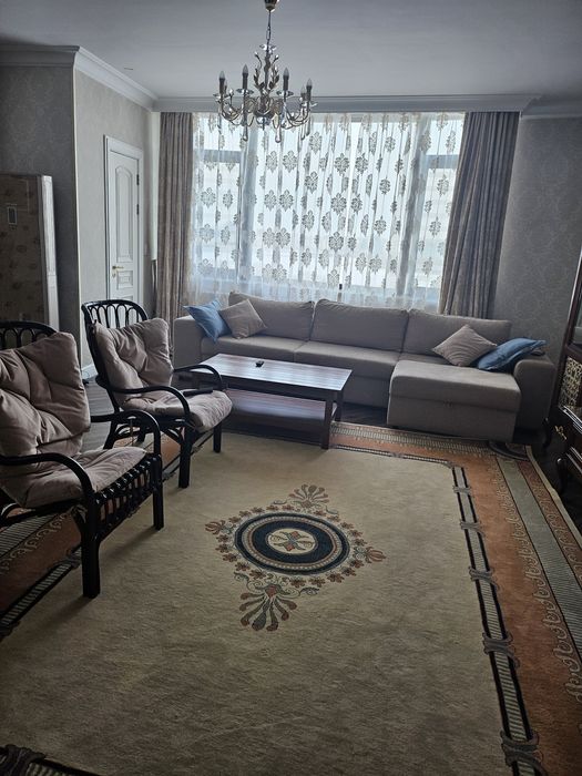 Продам диван итальянский ,стол и 2 кресла