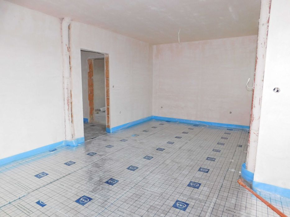 Продава се Тристаен апартамент в Търговище, Център - 105 кв.м за 646 €/кв.м - Снимка #2