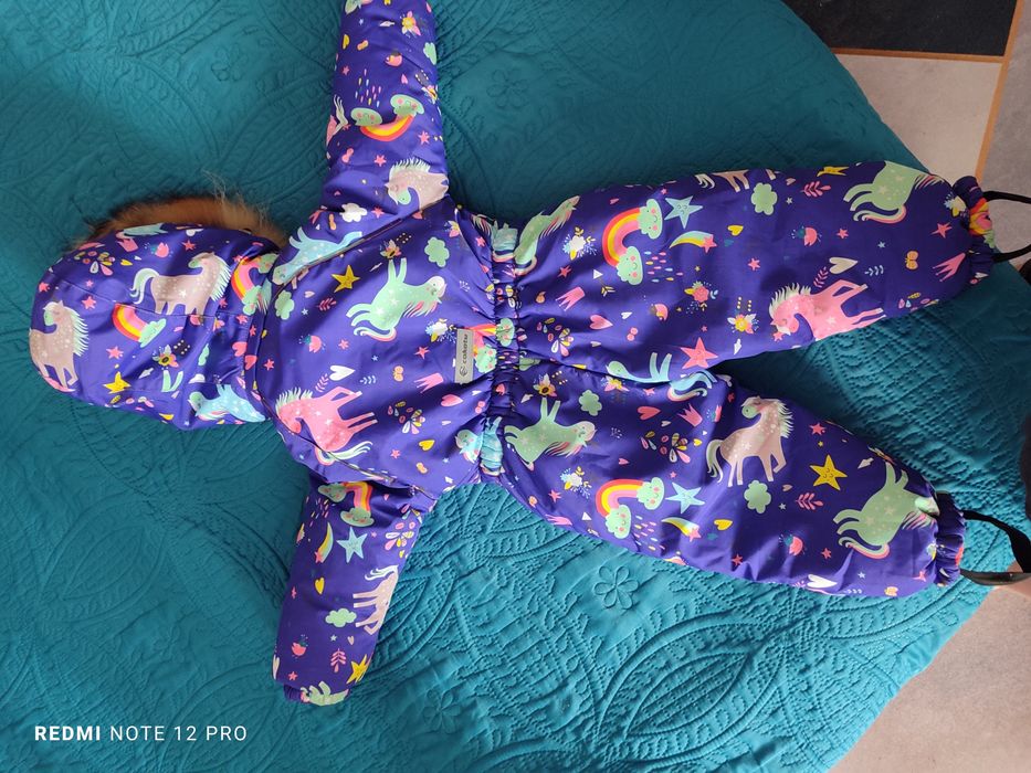 Продам зимний комбинезон на девочку