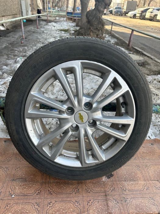 Продам летние шины с дисками