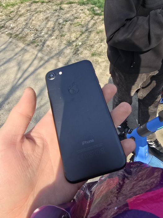 Айфон 7 ,32гб работает полностью