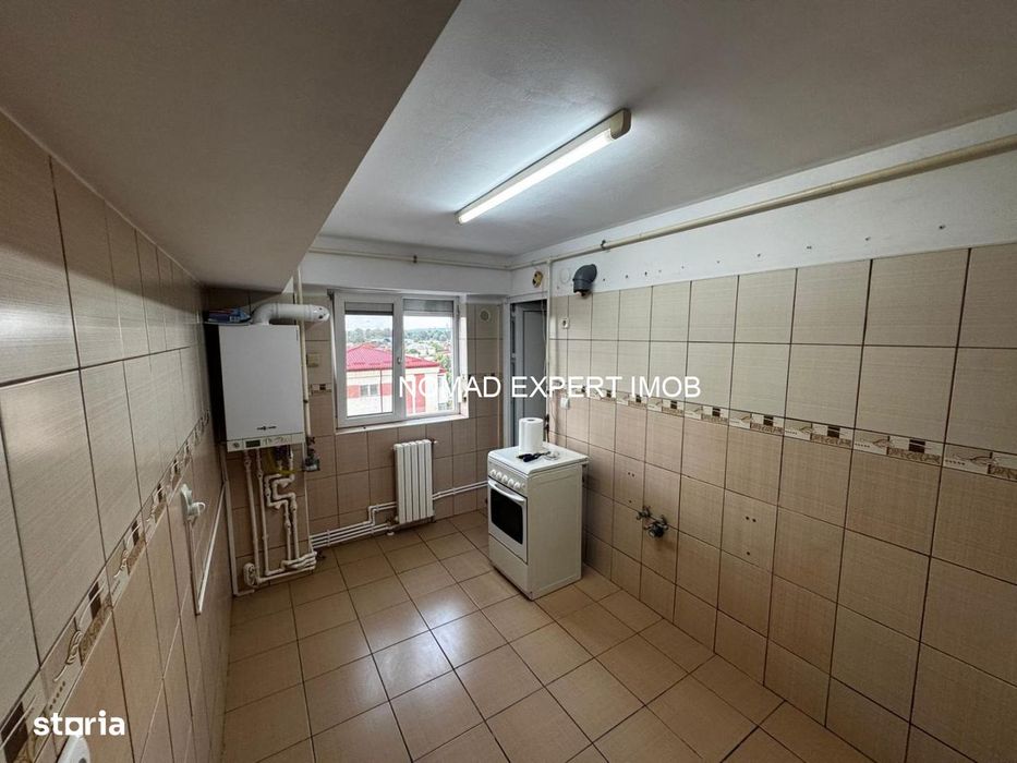 Apartament 3 camere 73,5 mp utili si balcon 7 mp zona Spital
