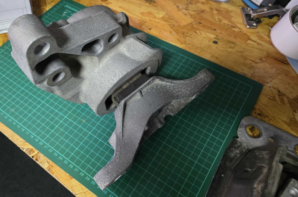 Set Suport motor Ford Mondeo Kuga Edge stare foarte buna poze reale