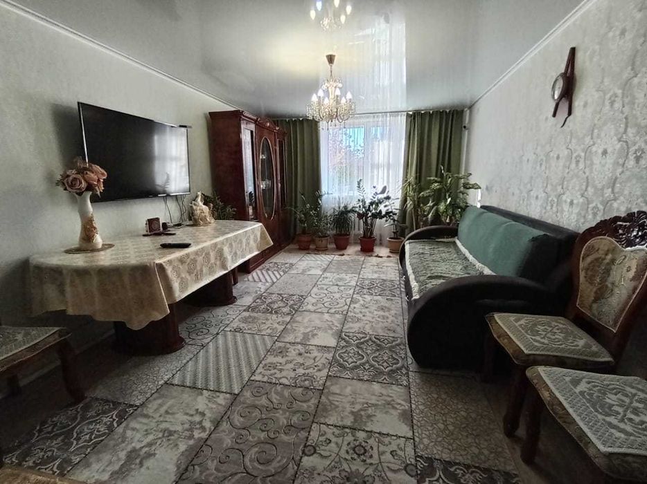 Продается хороший дом в центре города.,