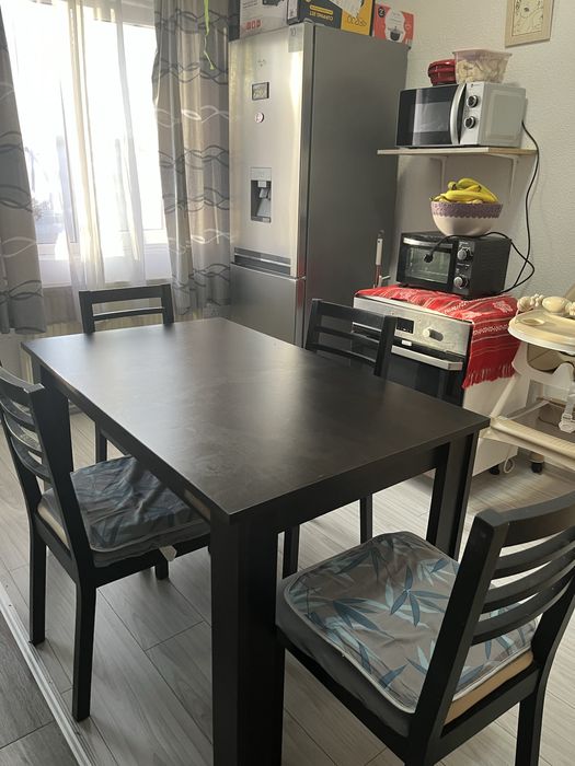 Vând masă + scaune bucătărie