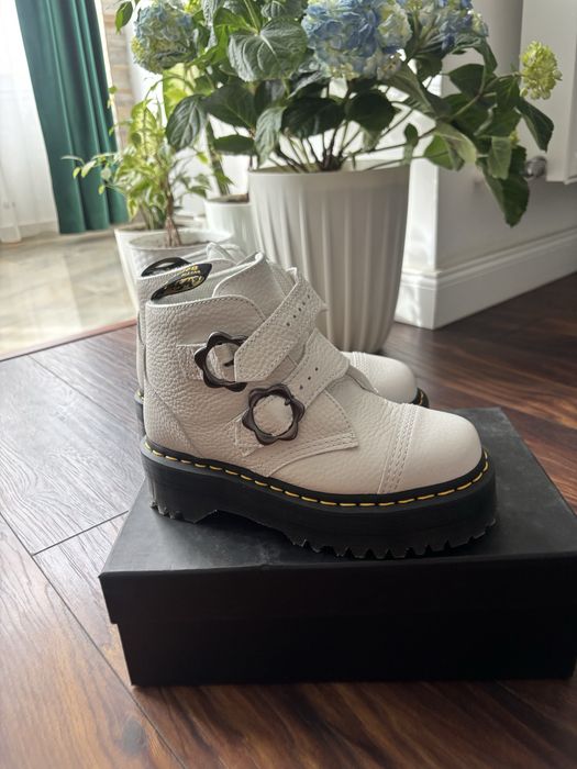 Ghete de dama Dr Martens