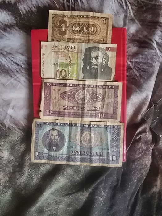 Mașinile și bancnote vechi din anul 1967