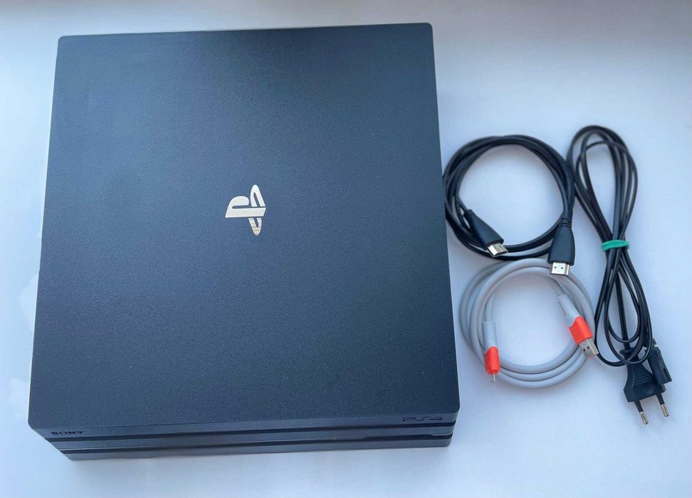 Playstation 4 Pro 1 TB в хорошем состоянии