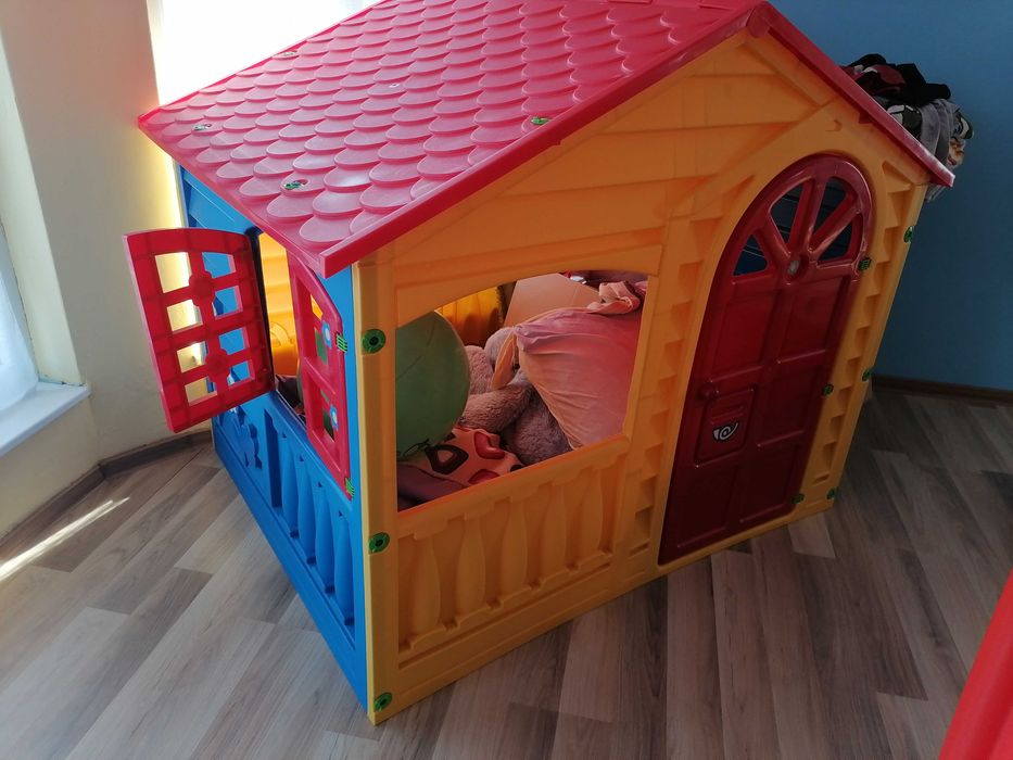 Детска пластмасова къщичка