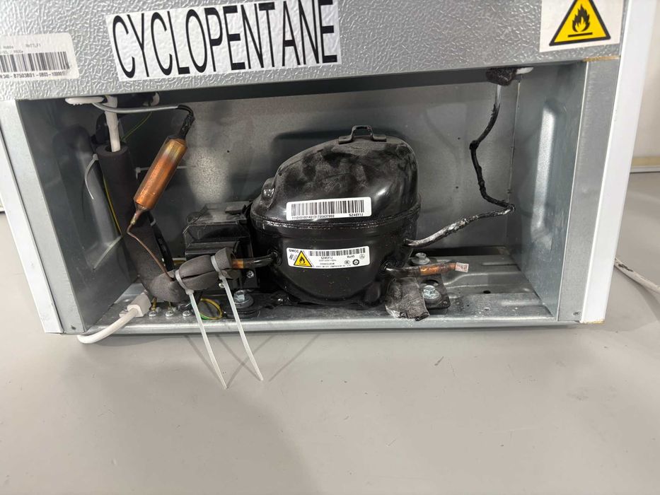 Хладилник - Russell Hobbs 43L