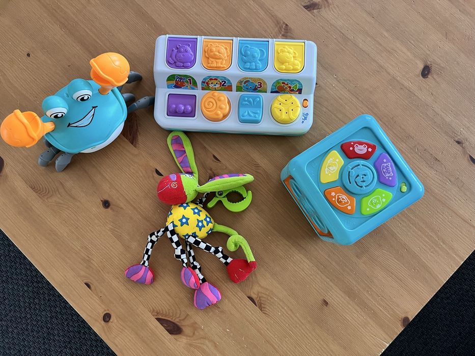 Лот играчки за бебе