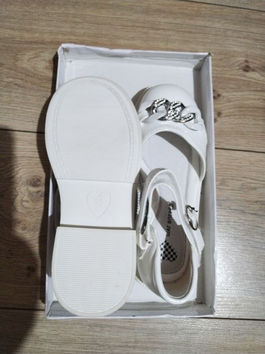 Пролам новую обувь  36р и 33 р